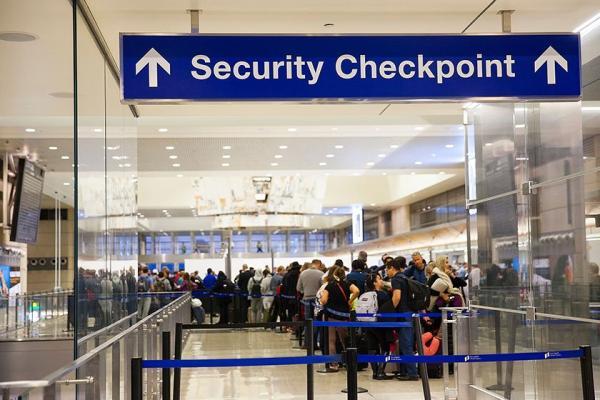 رفتارهای اشتباهی که مسافران در بازرسی فرودگاه انجام می دهند