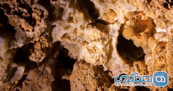غار کفترک درق یکی از جاذبه های طبیعی خراسان شمالی است غار کفترک درق یکی از جاذبه های طبیعی خراسان شمالی است