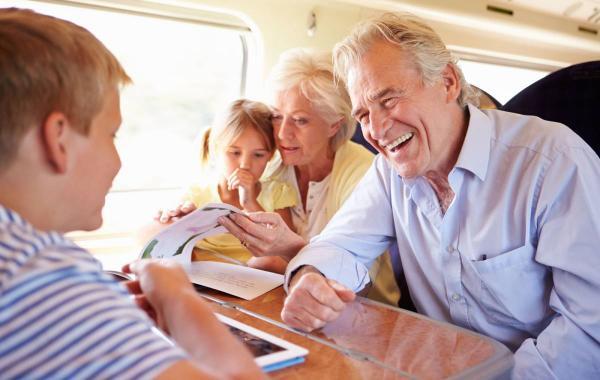 9 نکته کاربردی برای برنامه ریزی سفر در تعطیلات همراه با پدربزرگ ها و مادربزرگ ها